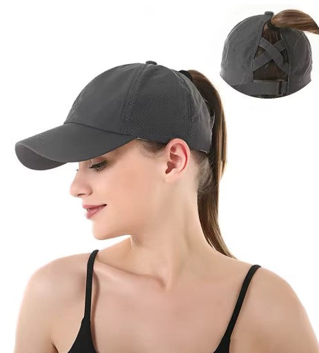 Casquette technique spéciale queue de cheval
